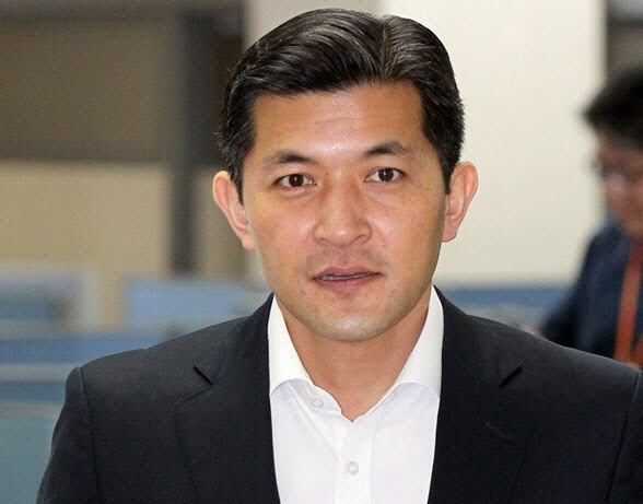 홍정욱 "코로나 전체주의" 글 두고 갑론을박