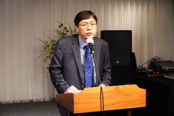 "한국문학, 노벨문학상 받을 인프라는 구축됐다"