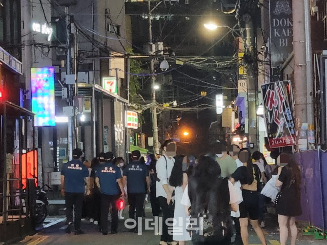 "마스크 끼고 마시는데 어때"…경찰 방역위반 단속 동행해 보니