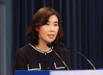 코로나19 확진자 1200명 비상…관가도 긴장