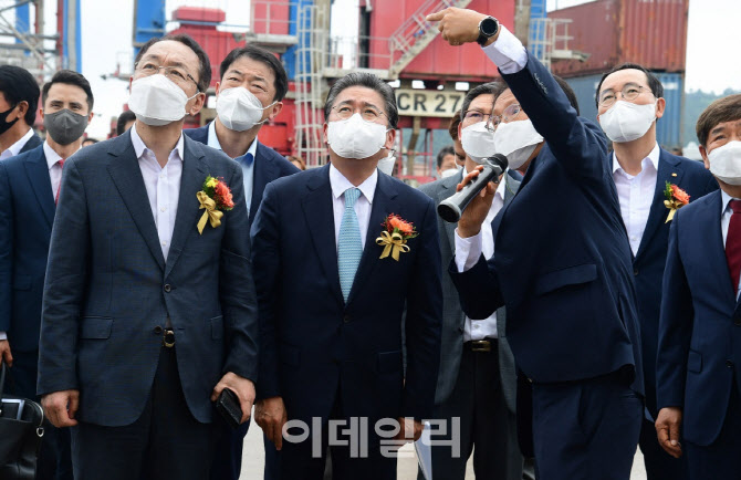 ‘열흘 만에 해상풍력기 설치’…한전, 세계 첫 해상풍력 일괄설치선 개발