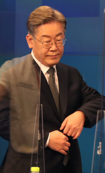 이재명 “‘바지 발언’ 지나쳤다… 사과 드린다”