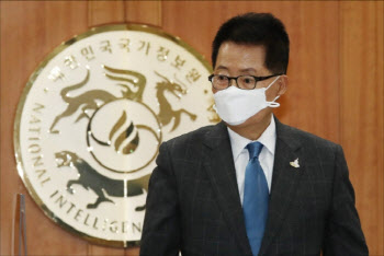 박형준 “정치공작” 주장에 국정원 “법대로 했다"