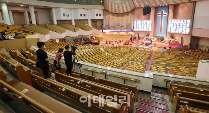 [포토]‘거리두기 4단계’ 현장예배 전면 중단