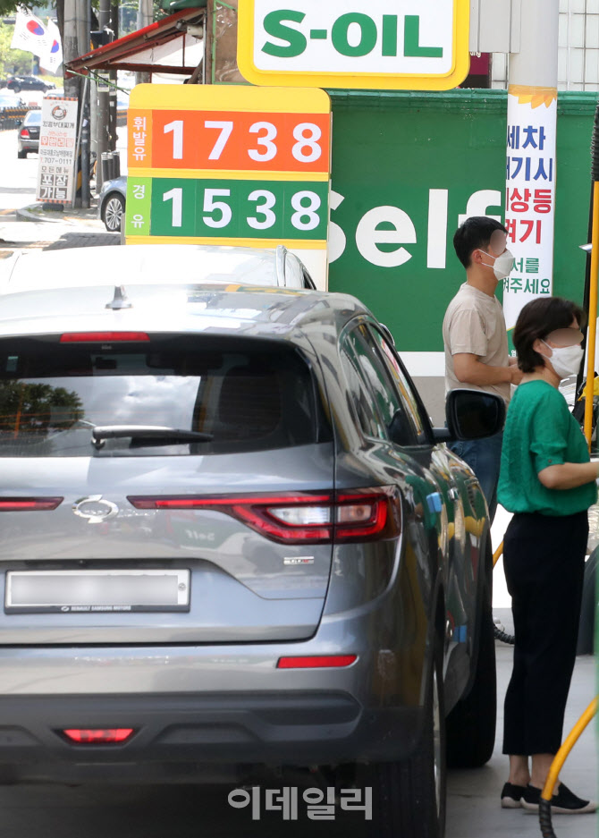 [포토]'11주 연속 상승한 전국 주유소 휘발유 가격'