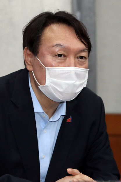 같은 듯 다른 尹·崔, 독자노선 가속화vs전열 정비