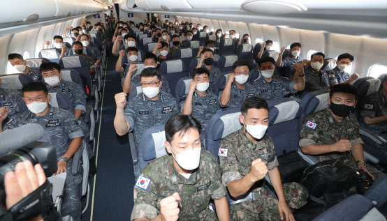 ‘청해부대 이송작전’ 軍수송기, 현지 도착…오늘 귀국길 오른다