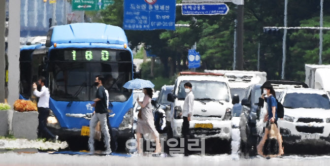 [포토]폭염으로 피어오른 아지랑이