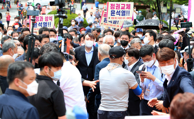 윤석열 맹비난한 김두관 "보수표 구걸하러 대구 간 것"