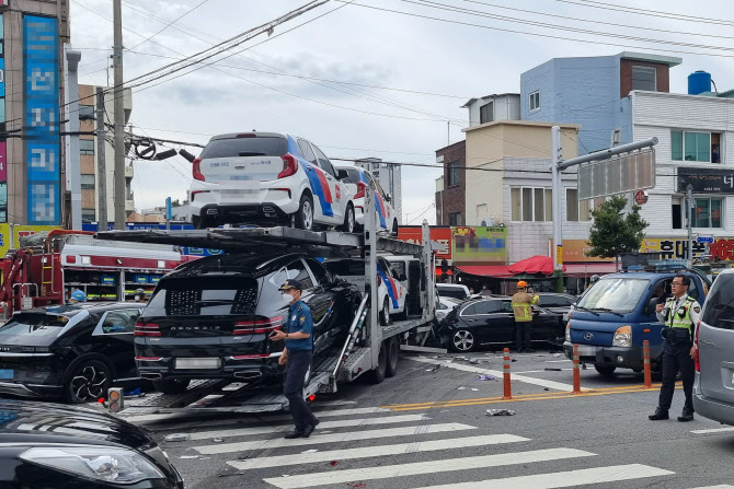 '12명 사상' 횡단보도 덮친 탁송차량 사고 영상보니...