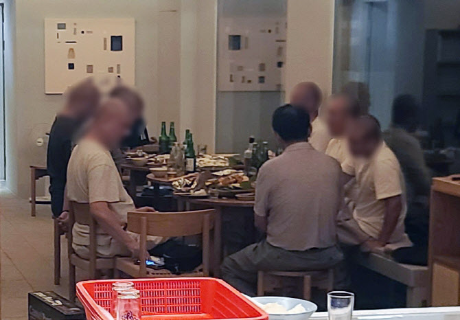“해남 유명사찰 스님 10여명 모여 한밤 술파티”