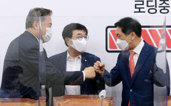 野 중진들 "청해부대 집단 감염, 文대통령이 사과해야"
