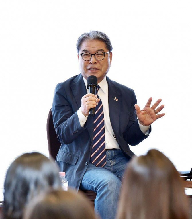 이재정 경기교육감 "'혁신학교가 대학진학률 낮다고?'…낭설에 불과"