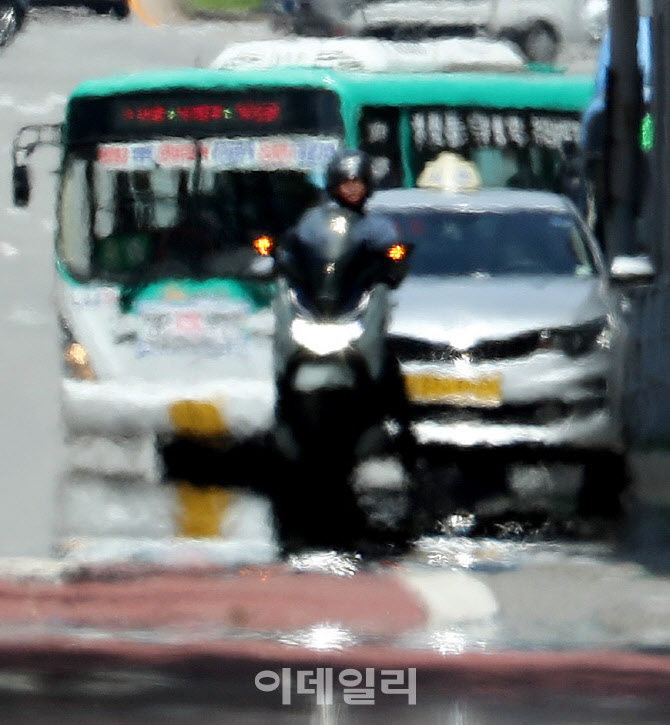 [포토]폭염에 달궈진 도로