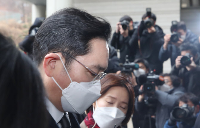 靑  “이재용 가석방, 법무부 기준·절차 따라 진행”