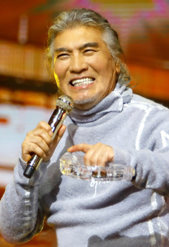 나훈아 ‘테스형 콘서트’ 결국 취소.. 벡스코 “행정 명령”