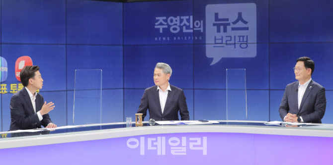 [포토]토론 배틀, '의견 주장하는 송영길-이준석'