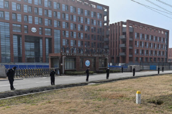 中, WHO 우한 조사 계획에 “상식과 과학 무시한 것”