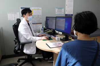 몰라서 방치하는 'C형 간염‘ 40세 넘으면 검사가 필요해