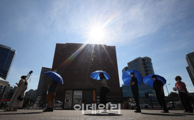[포토]코로나19 검사 기다리는 시민들