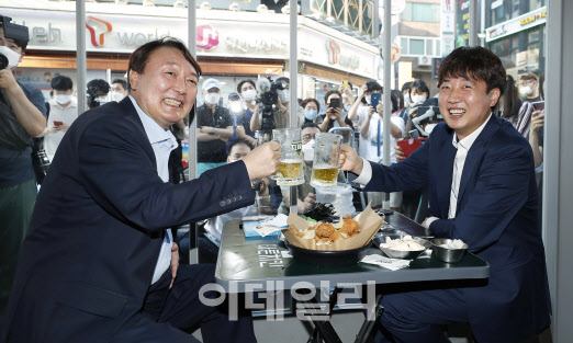 윤석열·이준석, 전격 치맥회동…'尹입당'에 “대동소이” 공감대