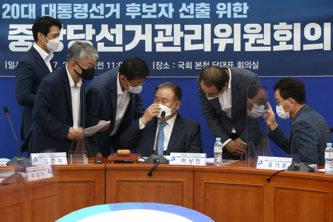 "볼썽사나운 상호공방 멈춰야"…네거티브 공방에 與 지도부 경고