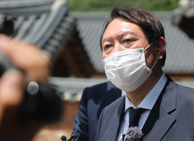 윤석열, 첫 부산 방문…PK 민심 공략 `시동`