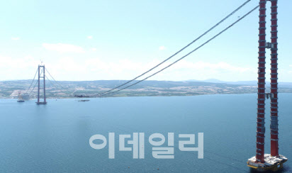 DL이앤씨, 세계최장 현수교 차나칼레대교 상판 설치