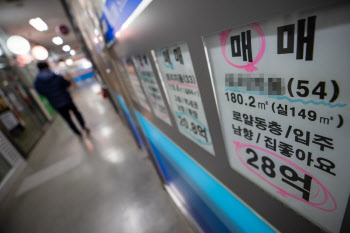 서울 전세 27% 치솟았는데…어설픈 규제가 시장 더 교란