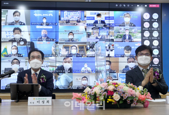 [포토] 이성희 농협회장과 허태웅 농촌진흥청장