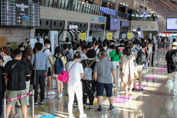 신규 확진자 주말 최고치 또 찍나…1500명대 '우려'