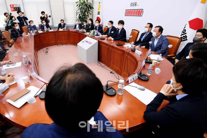 [포토]국민의힘 지도부 예방하는 윤석열 전 총장
