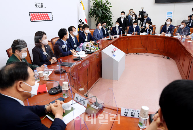 [포토]윤석열 전 총장, 국민의힘 지도부 접견