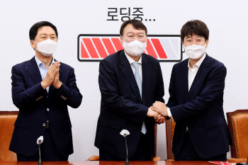 윤석열, 박병석 의장 예방…국민의힘 당원 가입 홍보 활동도