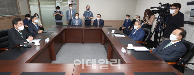 [포토]한국교회총연합 방문한 이낙연
