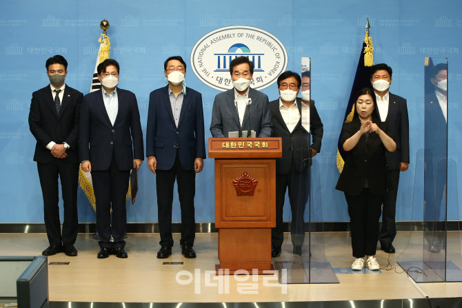 [포토]정책 공약 기자회견하는 이낙연