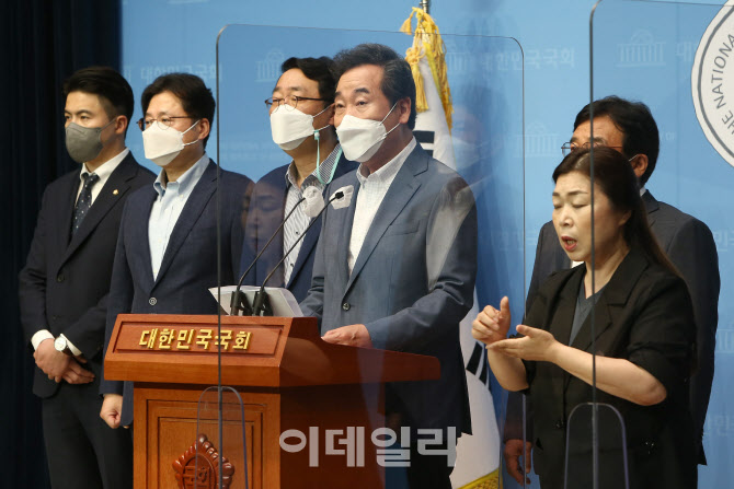 [포토]대선 정책 공약 기자회견하는 이낙연