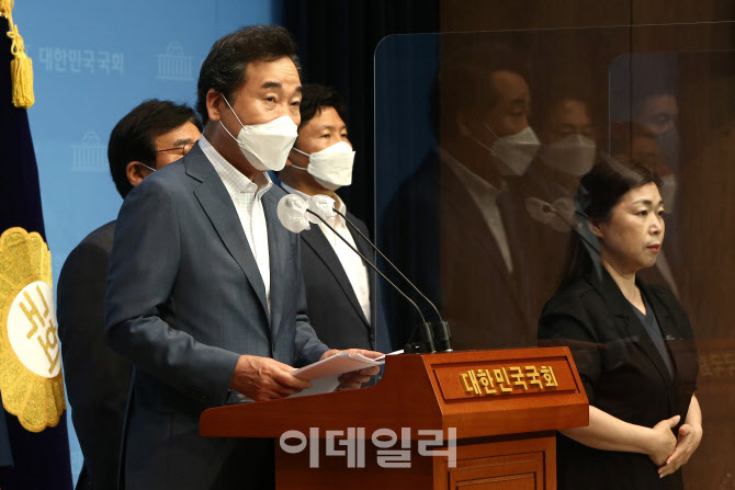 [포토]이낙연, "서울공항 이전으로 청년·신혼부부 전용 단지 등 주택 7만호 공급"