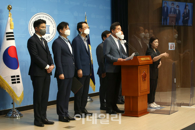 [포토]이낙연, "서울공항 이전으로 7만호 공급" 부동산 공약 발표