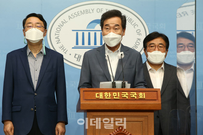[포토]이낙연, 서울공항 부지에 신도시 건설 정책 발표