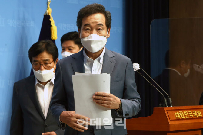 [포토]정책 공약 기자회견 마친 이낙연