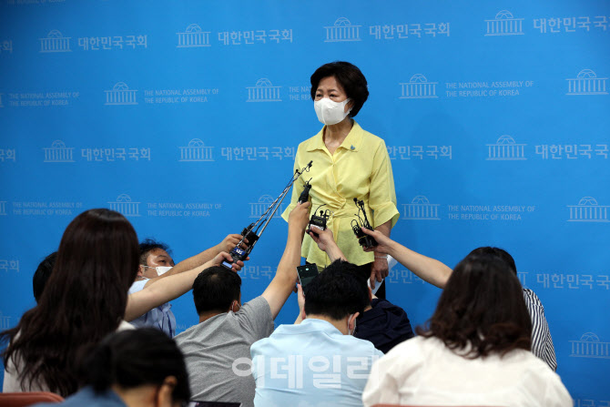 [포토]추미애, 기후공약 발표…'헌법개정·화석연료 감축'