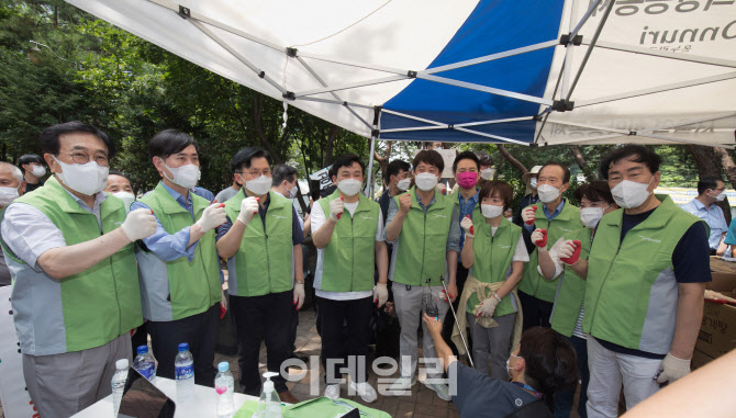 [포토]파이팅 외치는 이준석 국민의힘 대표와 대선 경선주자들