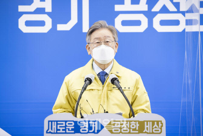 이재명 “방호복 입고 할머니와 화투 이수련 간호사..마음 아리고 먹먹”