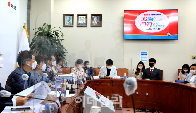 [포토]인사말하는 이준석 대표