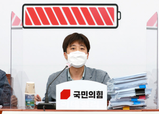 [포토]'나는 국대다 시즌2' 본선 심사에서 인사말하는 이준석 대표