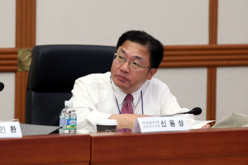  신용상 센터장 "투자보다 빚을 줄여야할 때"