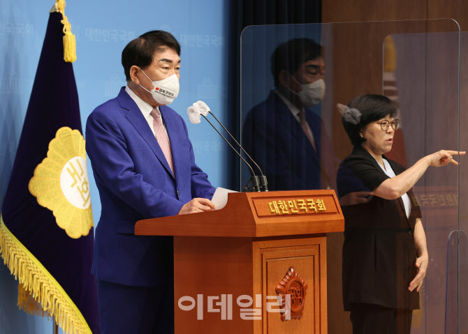 [포토]안상수, 文 정부 부동산정책비판 및 부동산 정책 대선 공약 발표