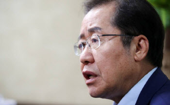 홍준표 "최저임금·주52시간제, 잠정 중단해야"