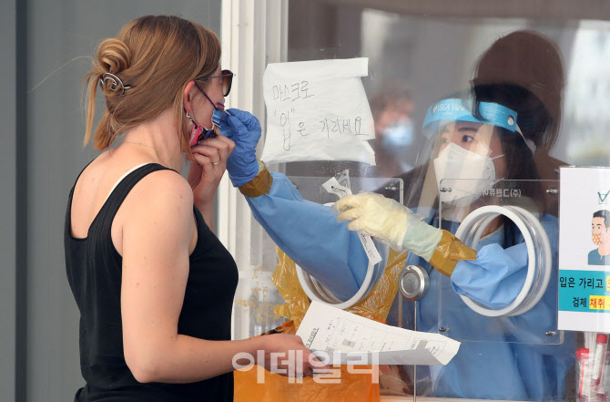 [포토]잡히지 않는 코로나19 확산세